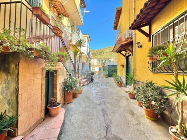 appartamento in vendita a Napoli in zona Pianura