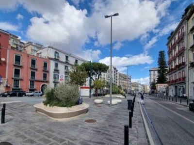 appartamento in vendita a Napoli in zona Chiaia