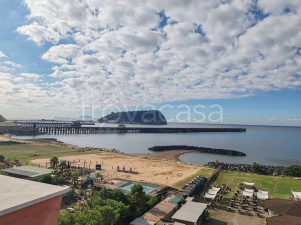 appartamento in vendita a Napoli in zona Bagnoli