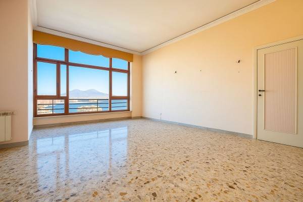 appartamento in vendita a Napoli in zona Arenella