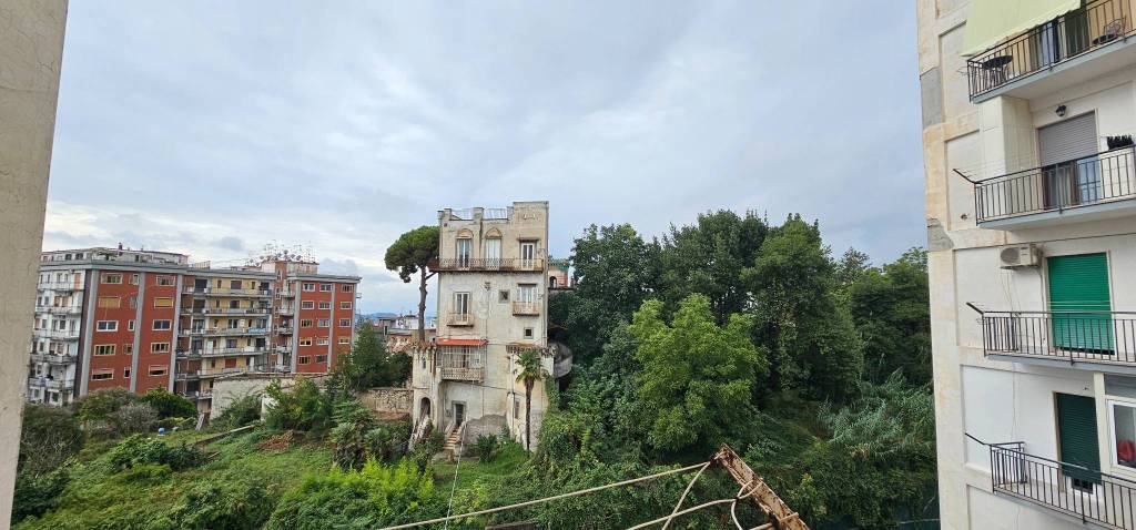 appartamento in vendita a Napoli in zona Arenella