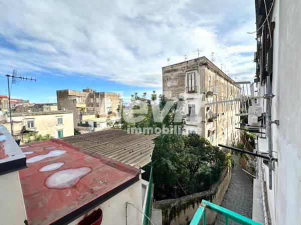 appartamento in vendita a Napoli in zona San Carlo all'Arena