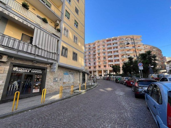 negozio in vendita a Napoli in zona Arenella
