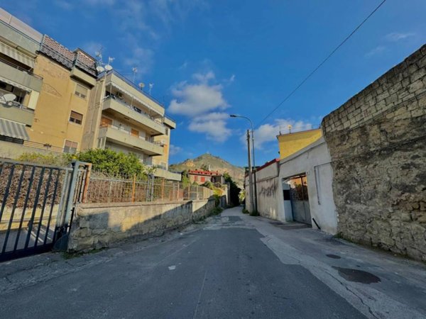 appartamento in vendita a Napoli in zona Pianura