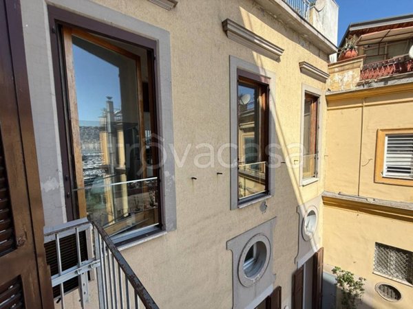 appartamento in vendita a Napoli in zona Chiaia