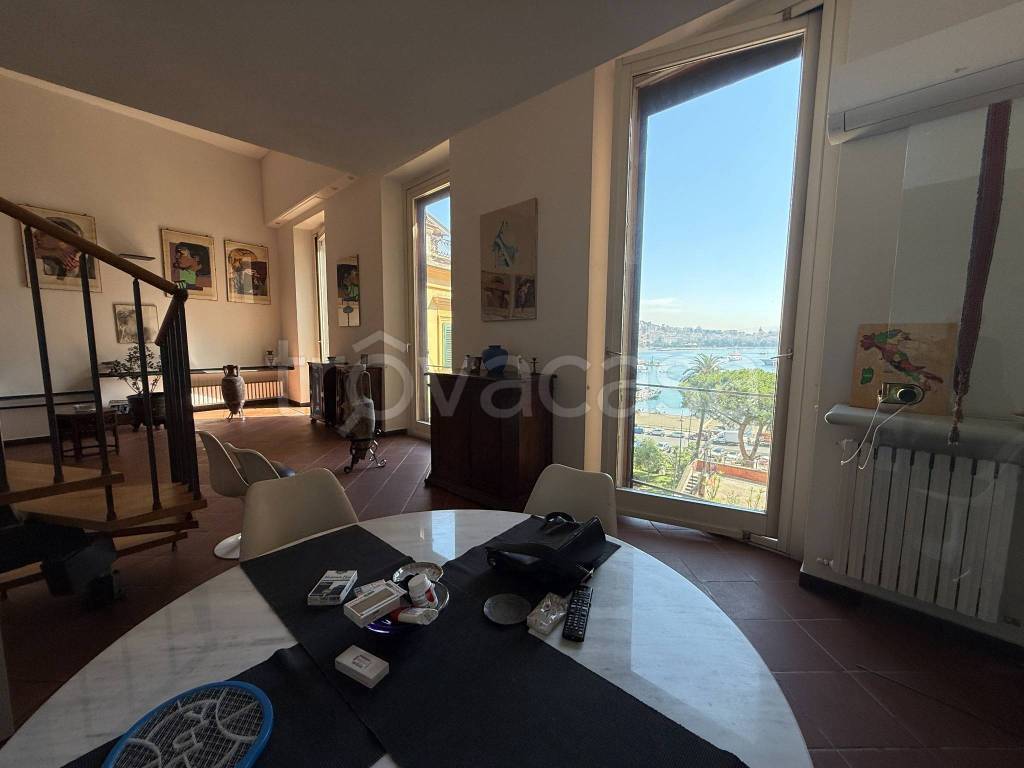appartamento in vendita a Napoli in zona Chiaia