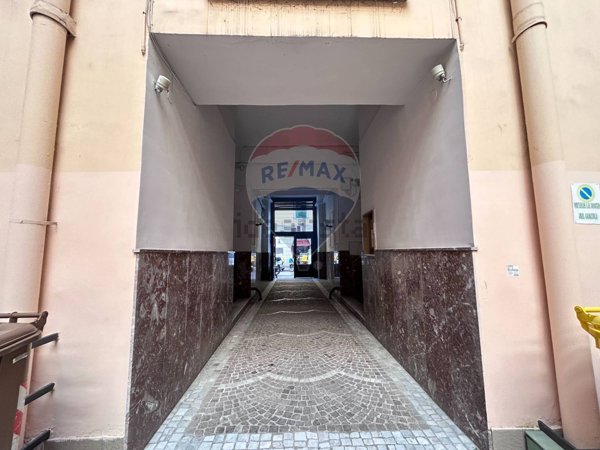appartamento in vendita a Napoli in zona San Carlo all'Arena