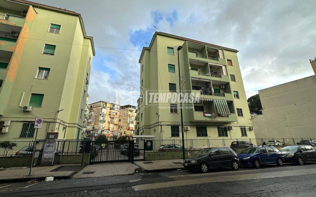 appartamento in vendita a Napoli in zona Fuorigrotta