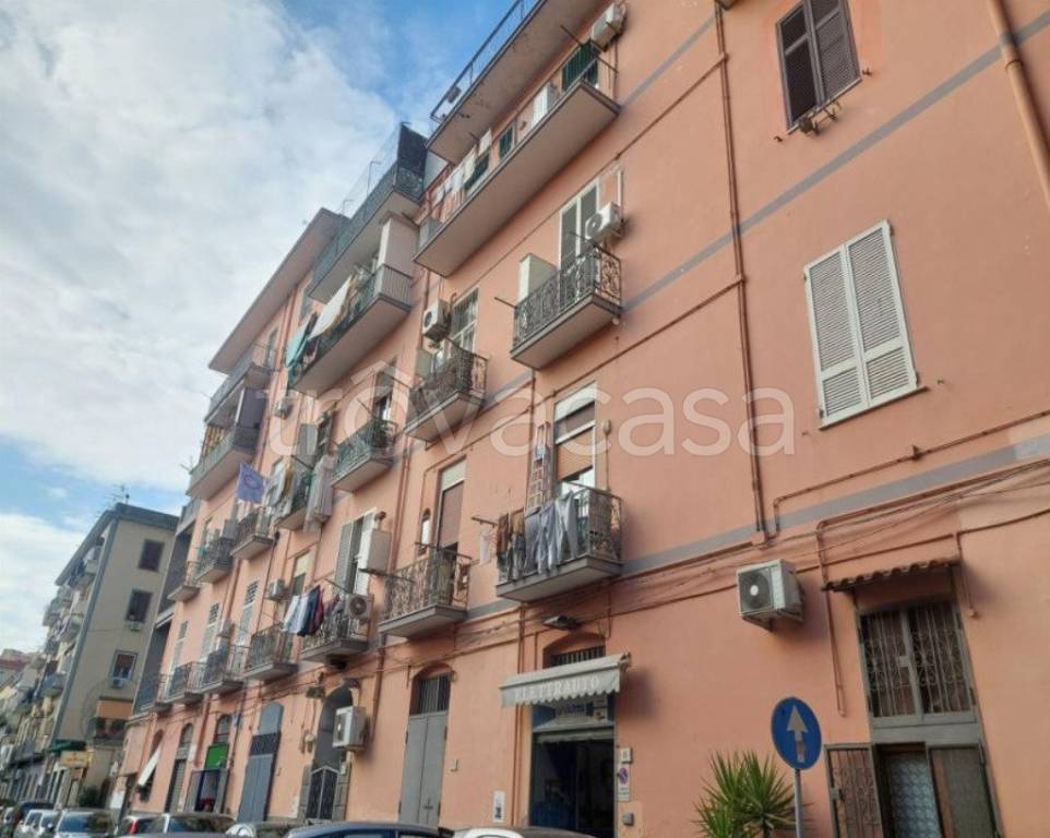appartamento in vendita a Napoli in zona San Carlo all'Arena