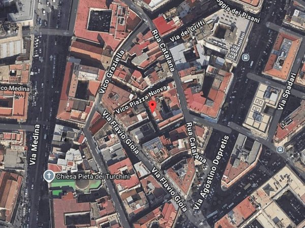 appartamento in vendita a Napoli in zona Porto