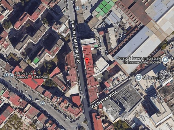 locale commerciale in vendita a Napoli in zona San Giovanni a Teduccio
