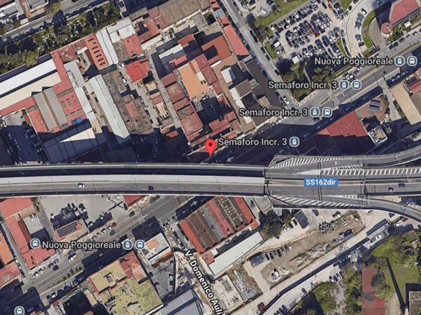 locale commerciale in vendita a Napoli in zona Poggioreale