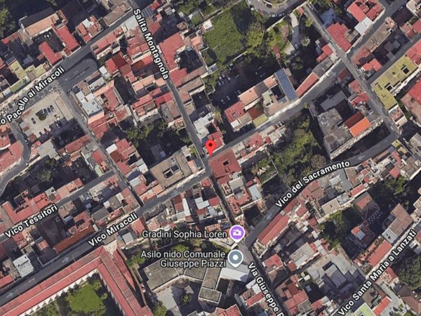 appartamento in vendita a Napoli in zona San Carlo all'Arena