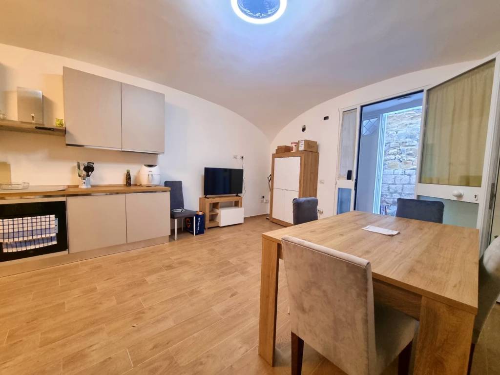 appartamento in vendita a Napoli in zona Chiaia