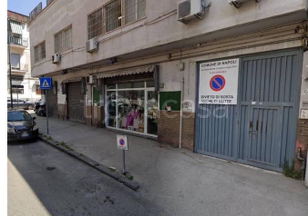negozio in vendita a Napoli in zona Secondigliano
