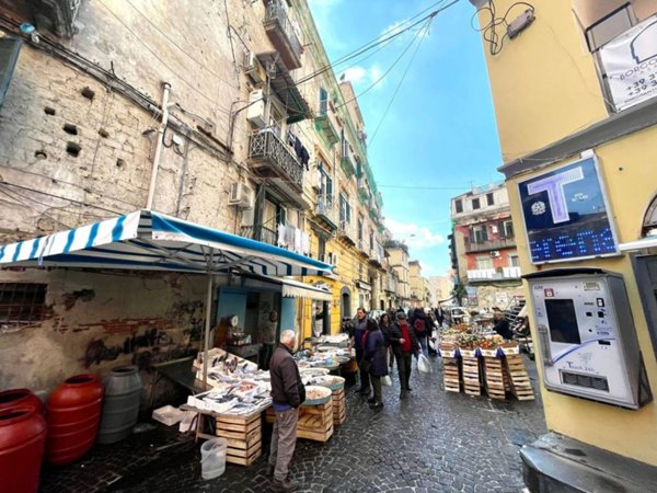 negozio in vendita a Napoli in zona Vomero