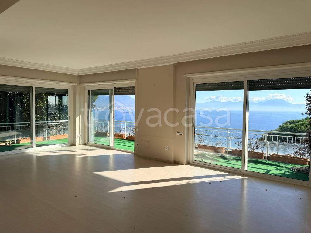 appartamento in vendita a Napoli in zona Posillipo