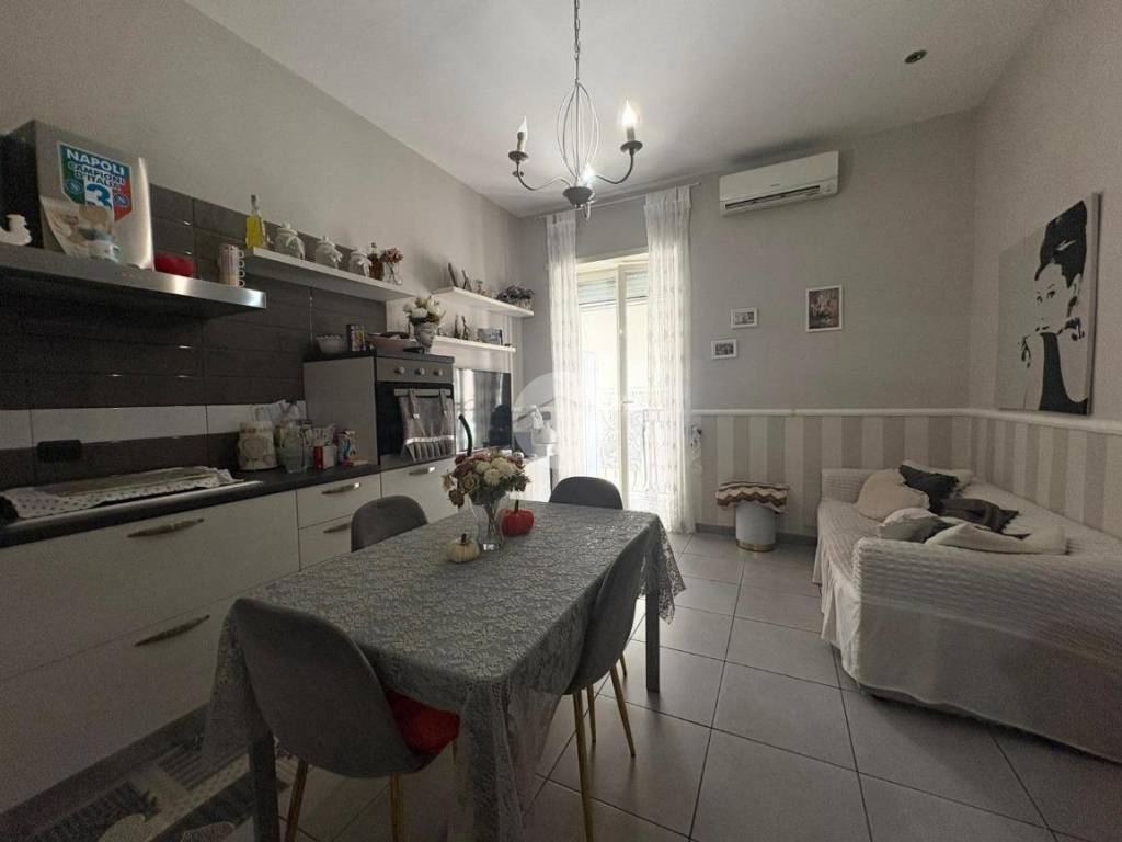 appartamento in vendita a Napoli in zona Chiaia
