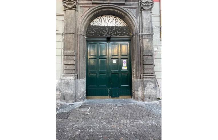 negozio in vendita a Napoli in zona Chiaia