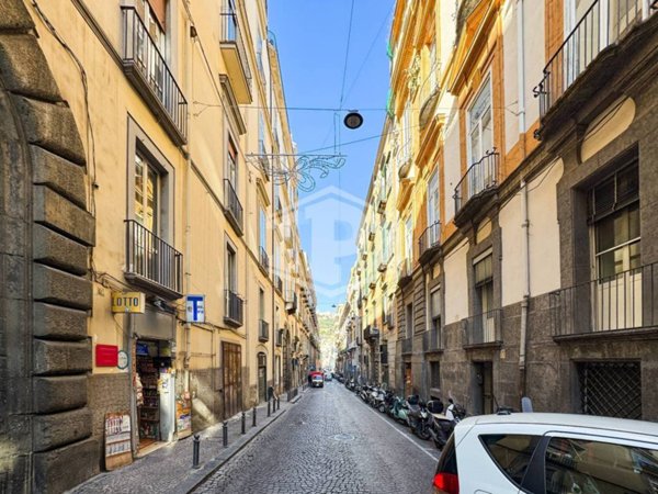 appartamento in vendita a Napoli in zona San Ferdinando