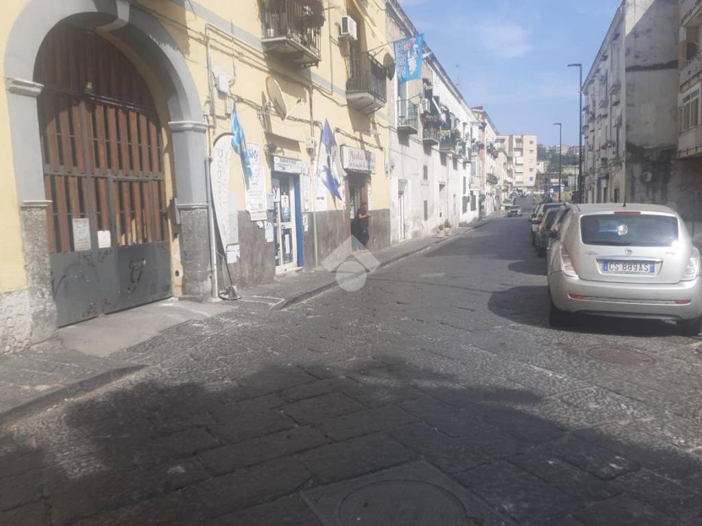 negozio in vendita a Napoli in zona Soccavo
