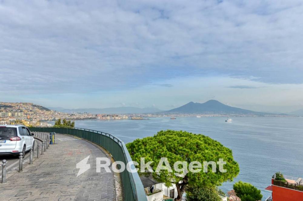 appartamento in vendita a Napoli in zona Posillipo
