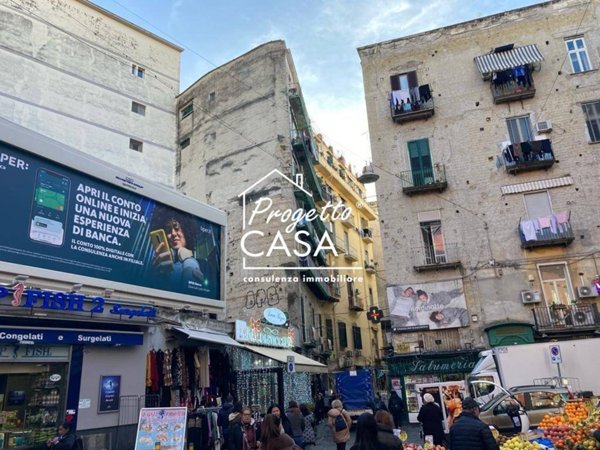 locale commerciale in vendita a Napoli