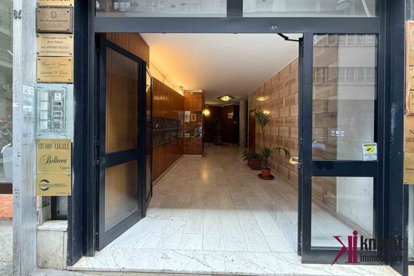 ufficio in vendita a Napoli in zona Montecalvario