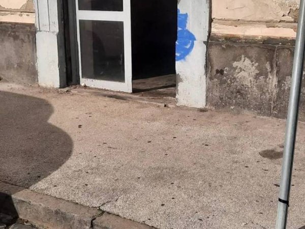 negozio in vendita a Napoli in zona Capodichino