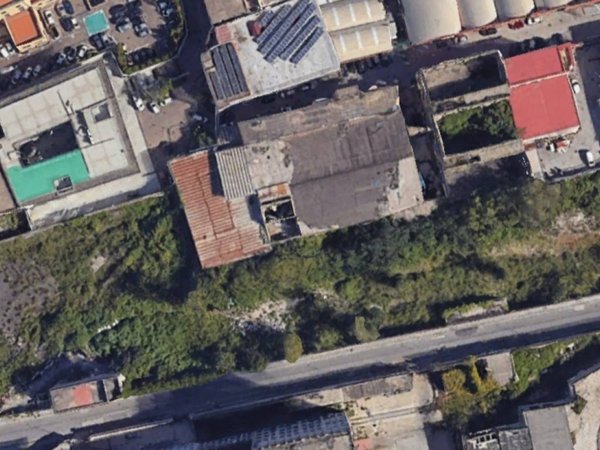 locale commerciale in vendita a Napoli in zona Barra