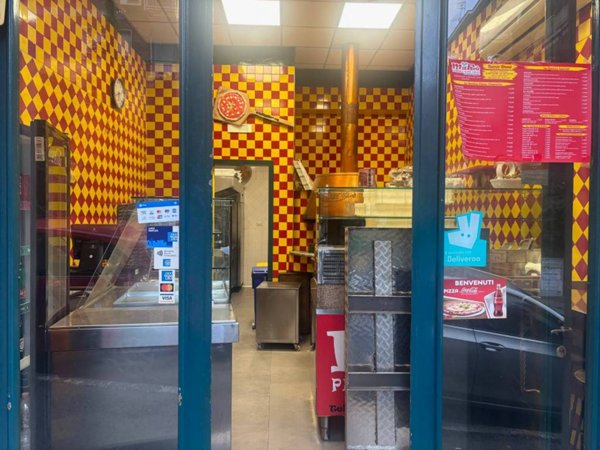 negozio in vendita a Napoli in zona Vomero