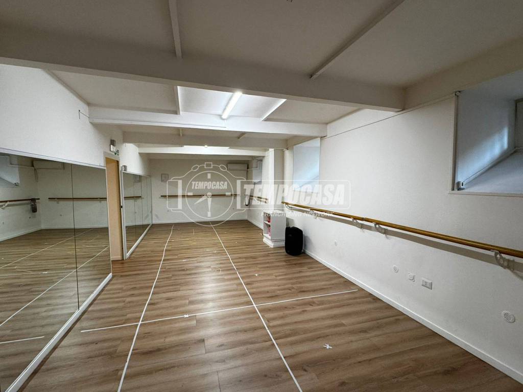 negozio in vendita a Napoli in zona Arenella