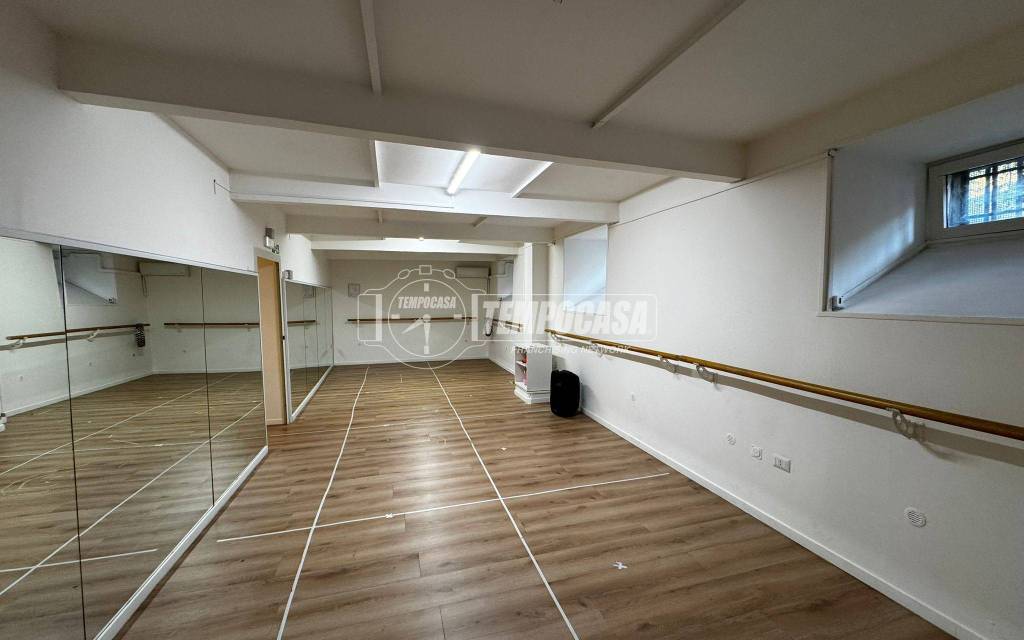 negozio in vendita a Napoli in zona Arenella