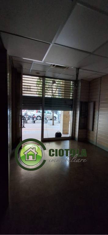 negozio in vendita a Napoli in zona Soccavo