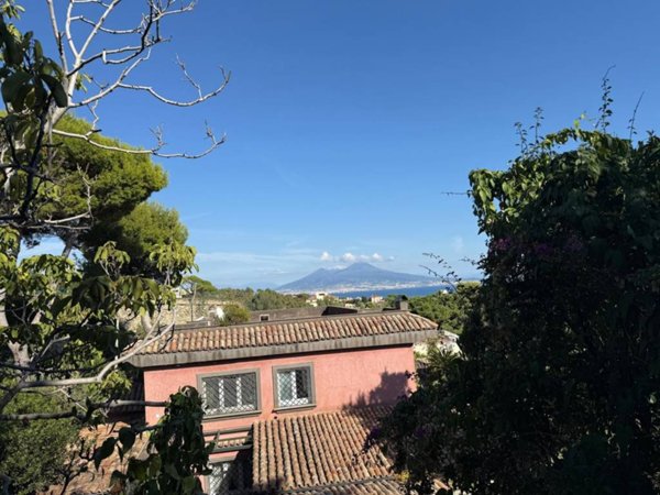 casa indipendente in vendita a Napoli in zona Posillipo