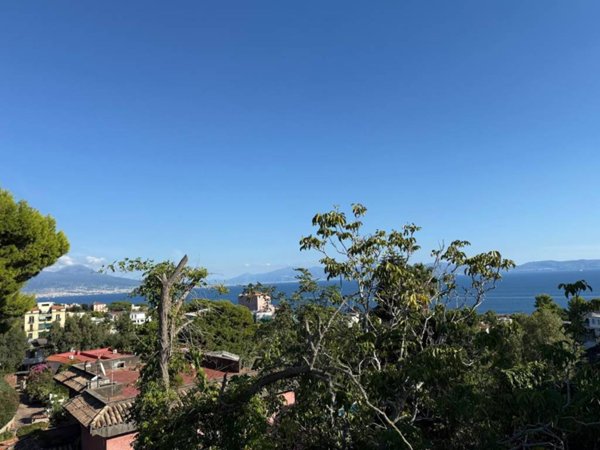 casa indipendente in vendita a Napoli in zona Posillipo