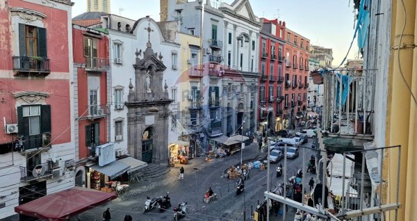 appartamento in vendita a Napoli in zona Stella