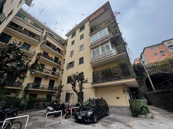 appartamento in vendita a Napoli in zona Chiaia
