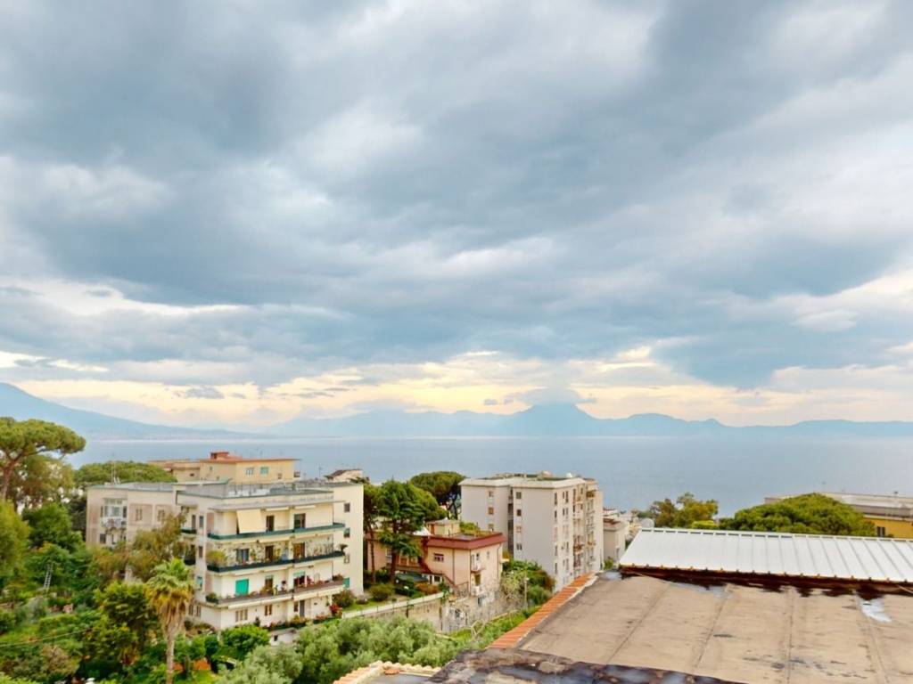 appartamento in vendita a Napoli in zona Posillipo