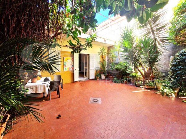 intera palazzina in vendita a Napoli in zona Capodichino