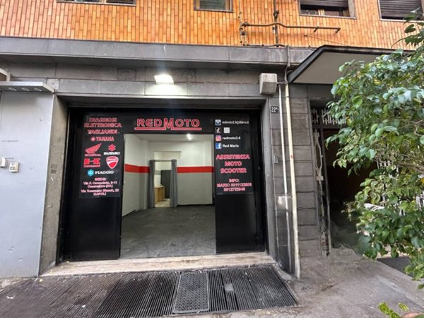 negozio in vendita a Napoli in zona Vicaria