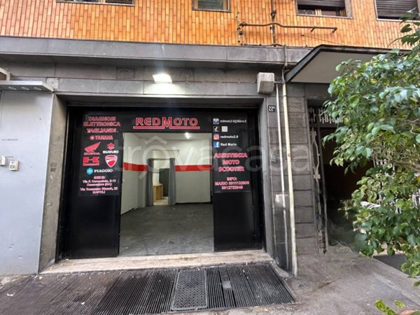 negozio in vendita a Napoli in zona Vicaria