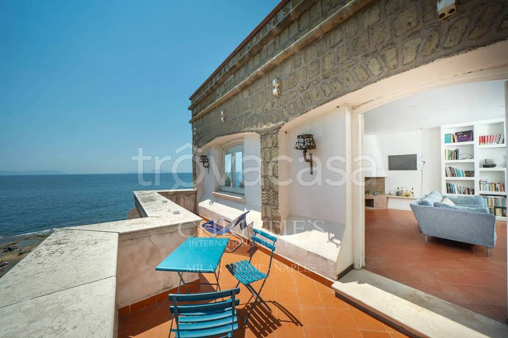 casa indipendente in vendita a Napoli in zona Posillipo