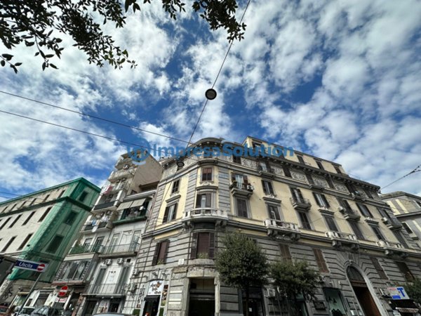 negozio in vendita a Napoli in zona Pendino / San Giuseppe