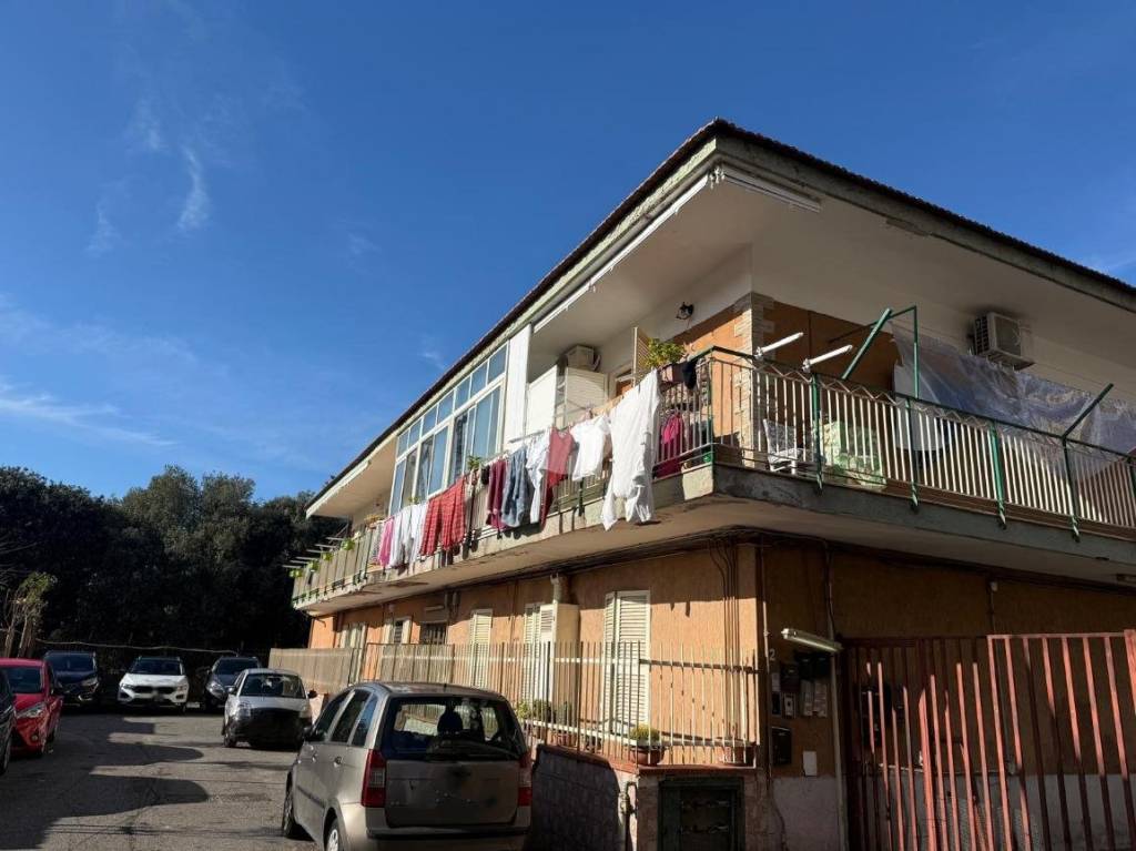 appartamento in vendita a Napoli in zona Barra