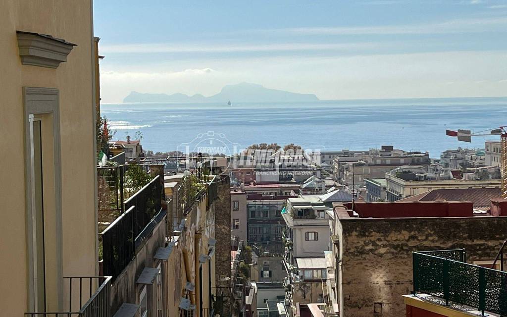 appartamento in vendita a Napoli in zona Chiaia