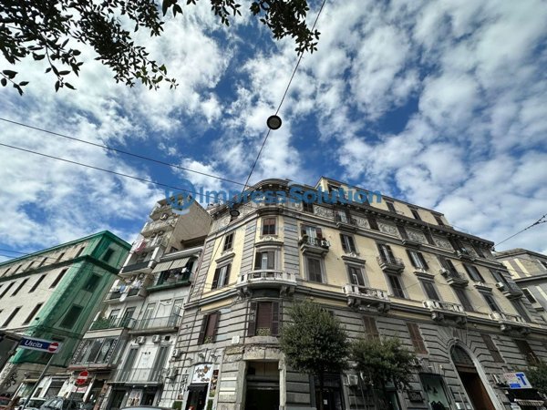 locale commerciale in vendita a Napoli in zona Pendino / San Giuseppe