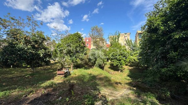 casa indipendente in vendita a Napoli in zona San Carlo all'Arena