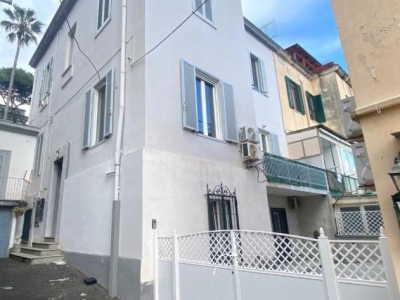 appartamento in vendita a Napoli in zona Posillipo