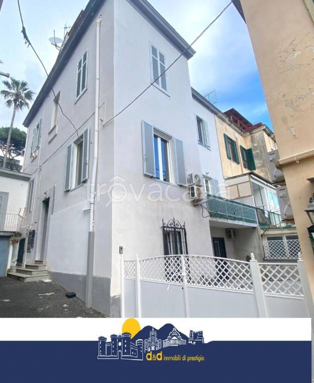appartamento in vendita a Napoli in zona Posillipo